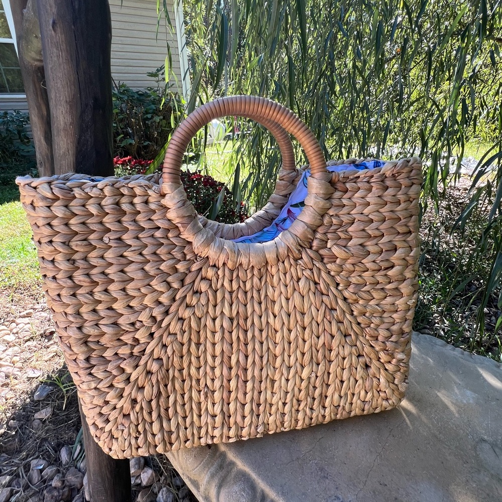 Sea grass woven tote
